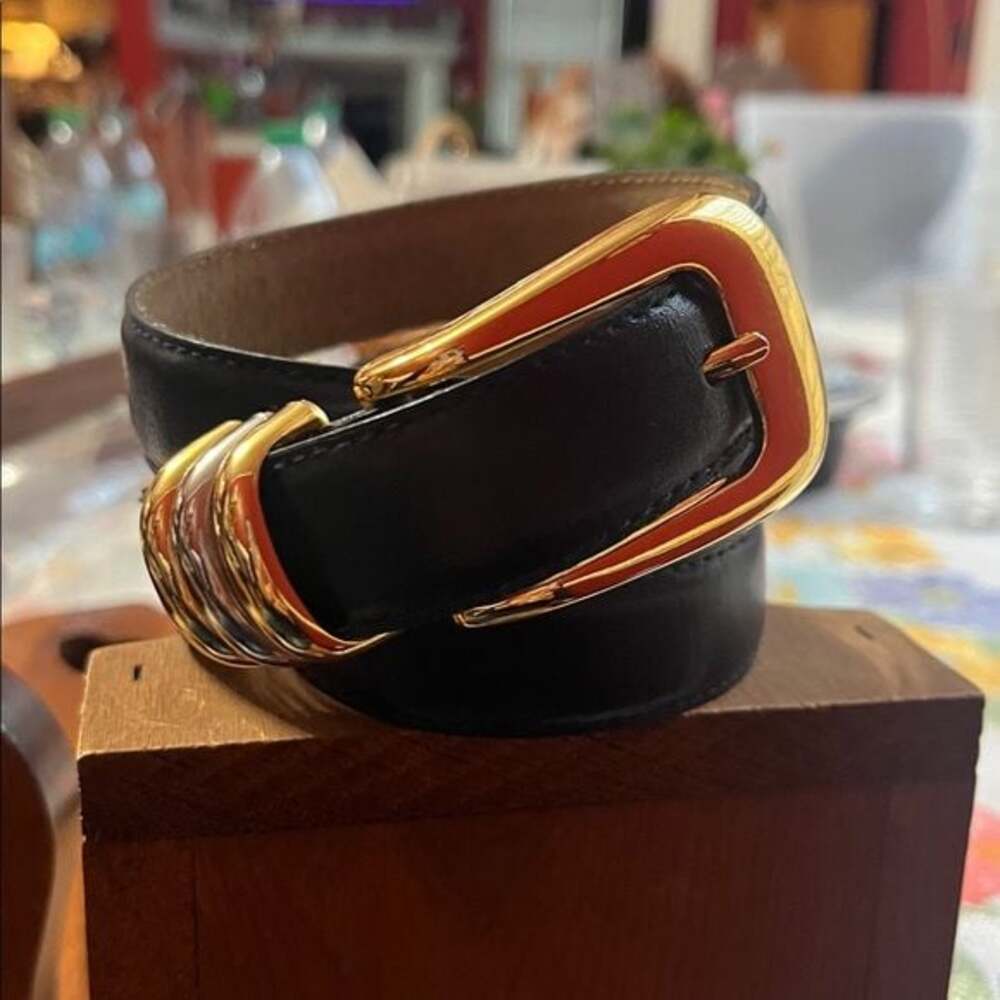 Women’s Blue Leather Belt with Silver Buckle M
38” long - Picture 1 of 4